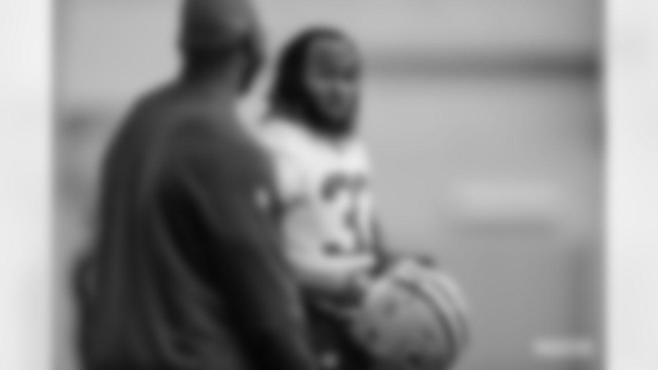 RB Aaron Jones