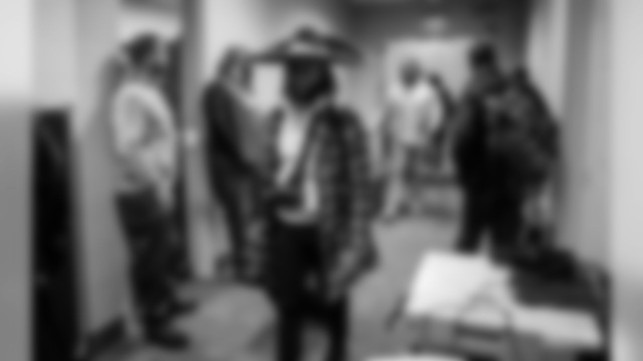 191201-packers-arrive-NYG-2-bobber-WM-18