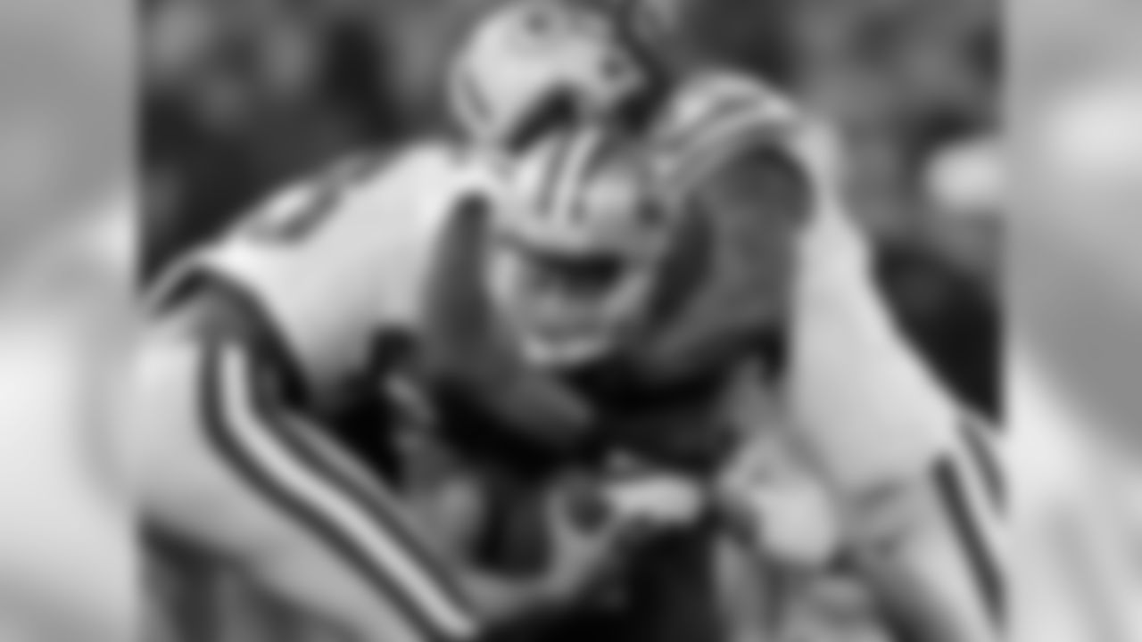 The Packers' edge defenders must contain the 49ers quarterback by forcing him to the middle of the field. That's where the big bodies are.