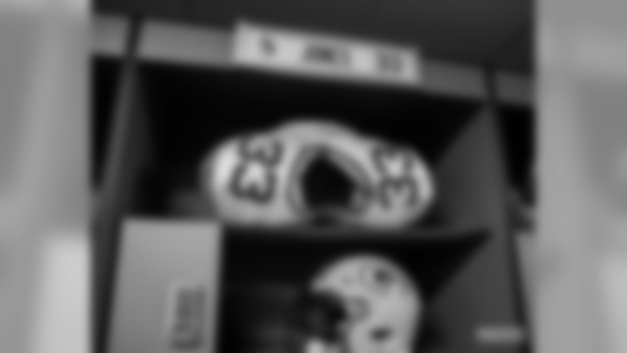 200119-locker-room-bobber-WM-015