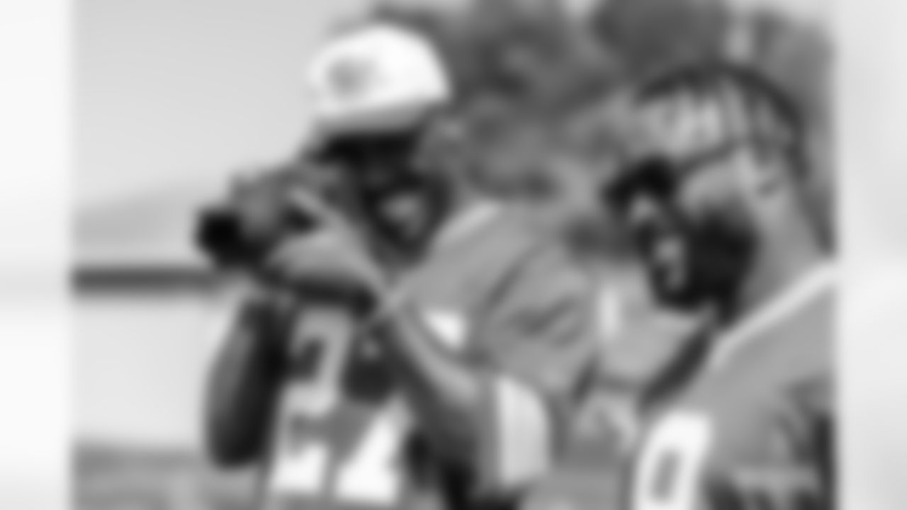 220913-football-outreach-gallery-2560017