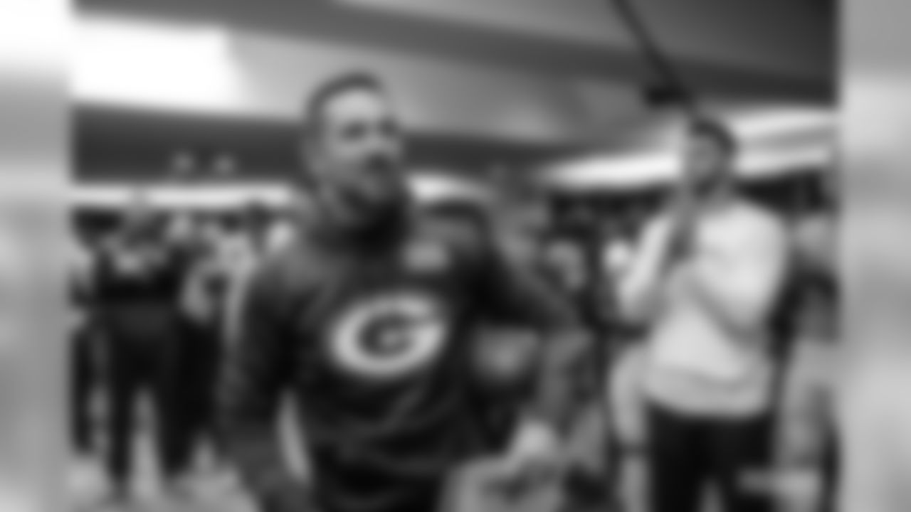 191014-locker-room-pass-20