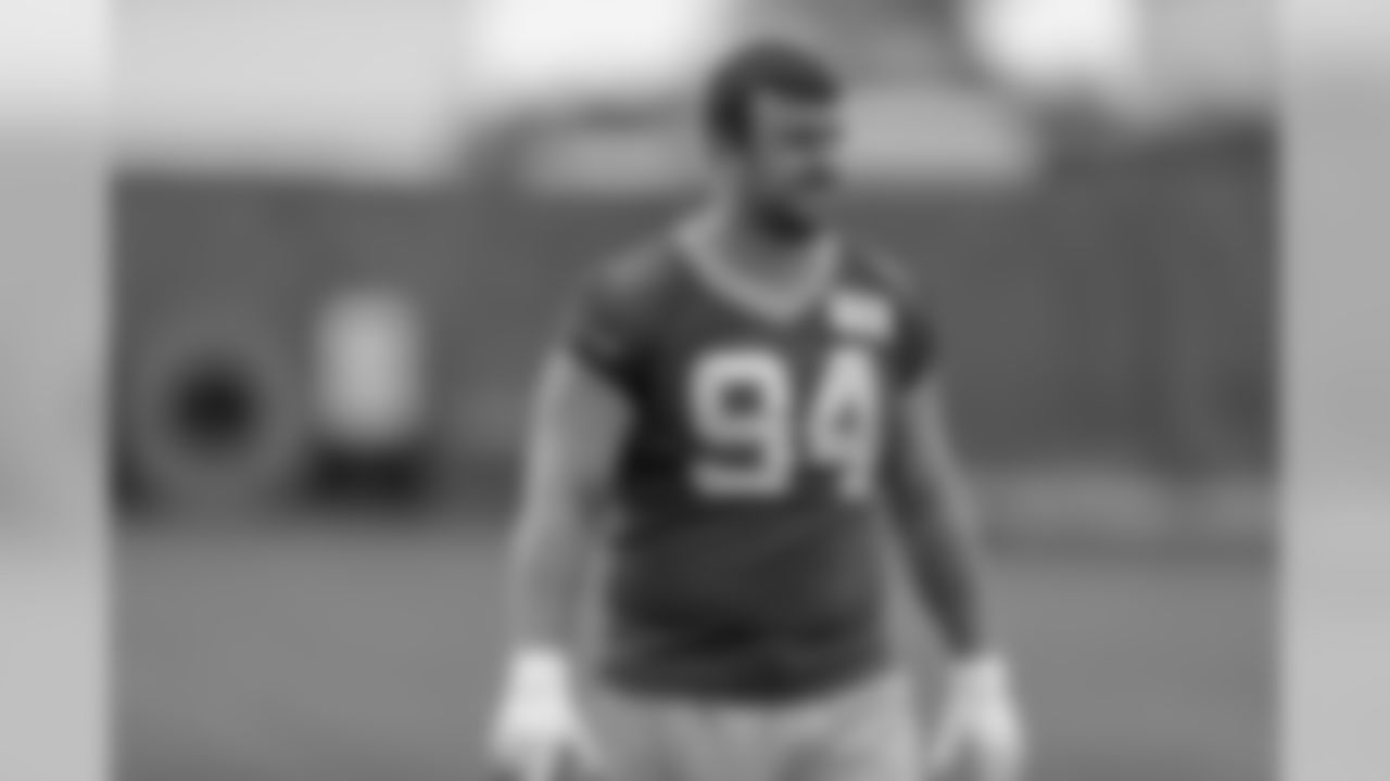 DL Dean Lowry