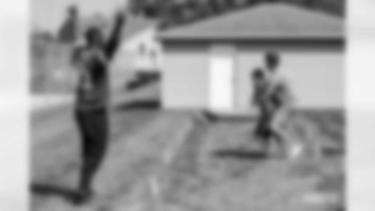 220913-football-outreach-gallery-2560028