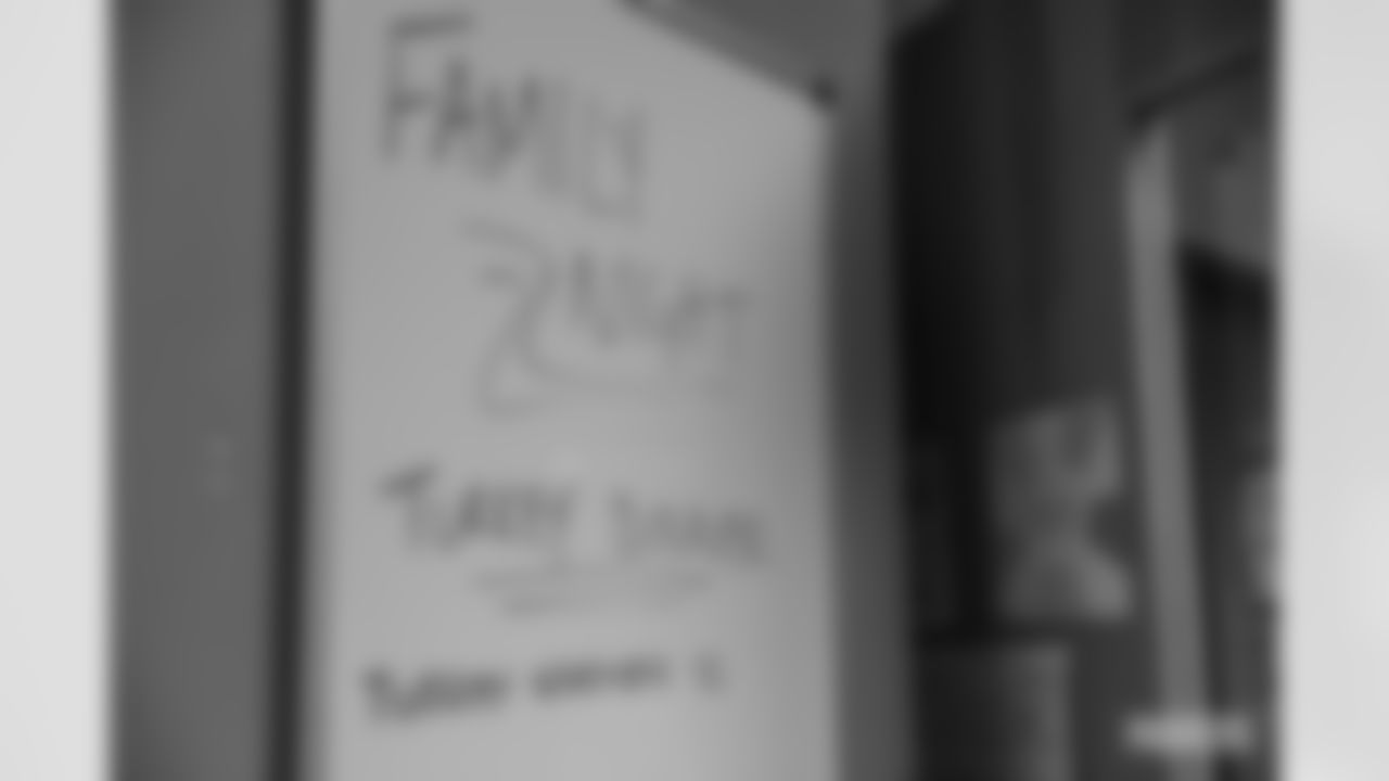 221123-thanksgiving-meal-2560008