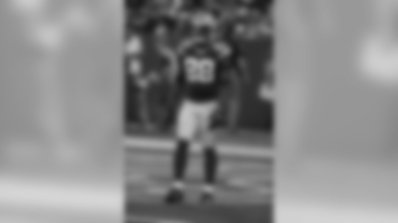 He appeared in 13 games with four starts as a true freshman in 2011, serving as the Cardinal's primary kickoff returner and also contributing at WR.