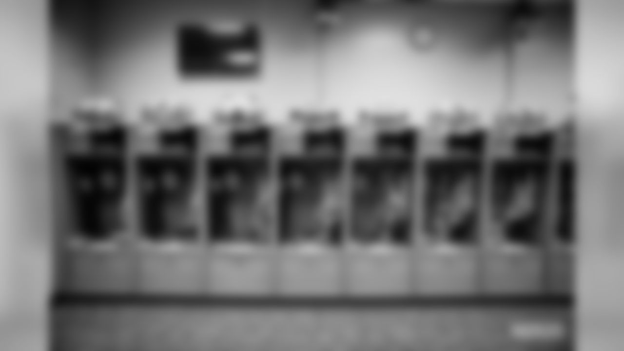 191201-packers-locker-room-bobber-WM-12