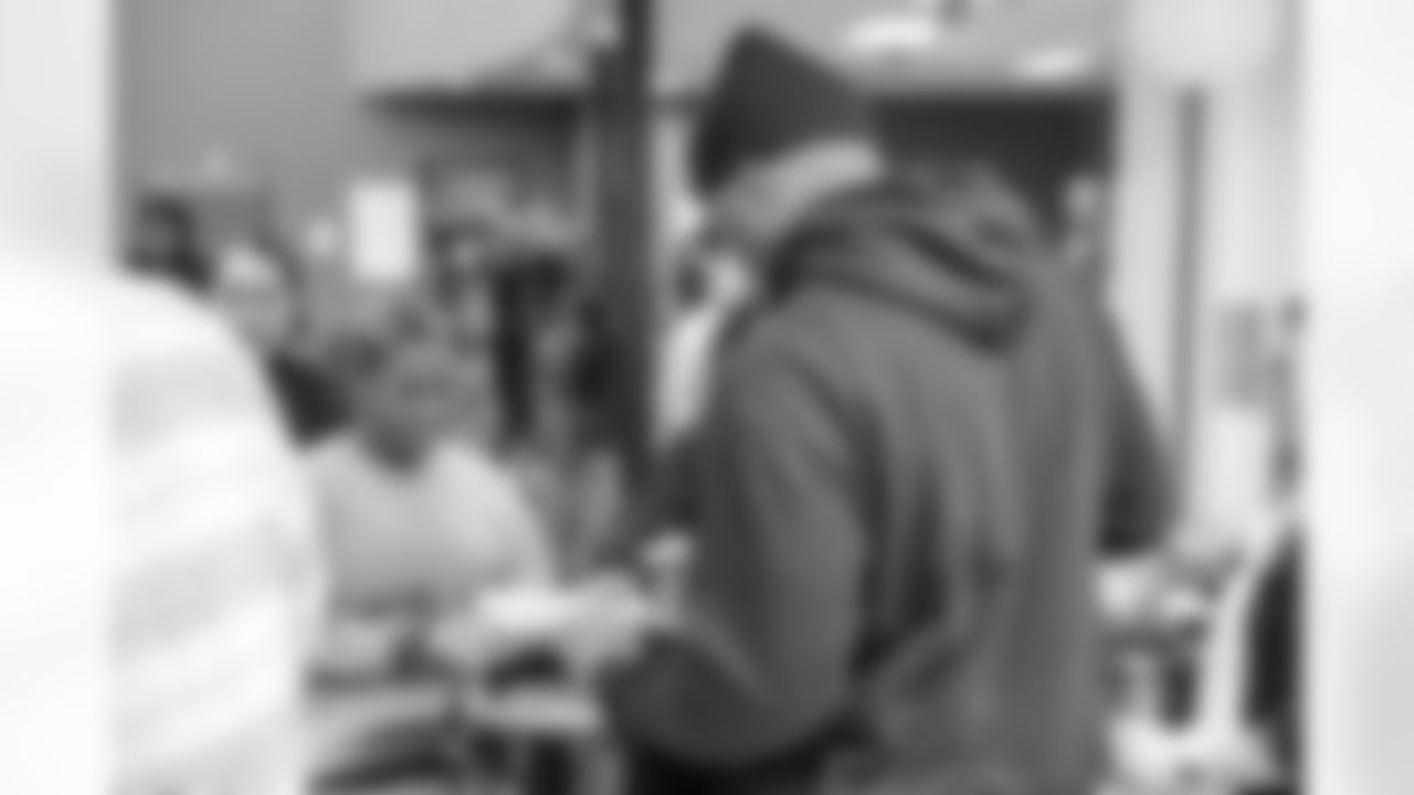 221123-thanksgiving-meal-2560030