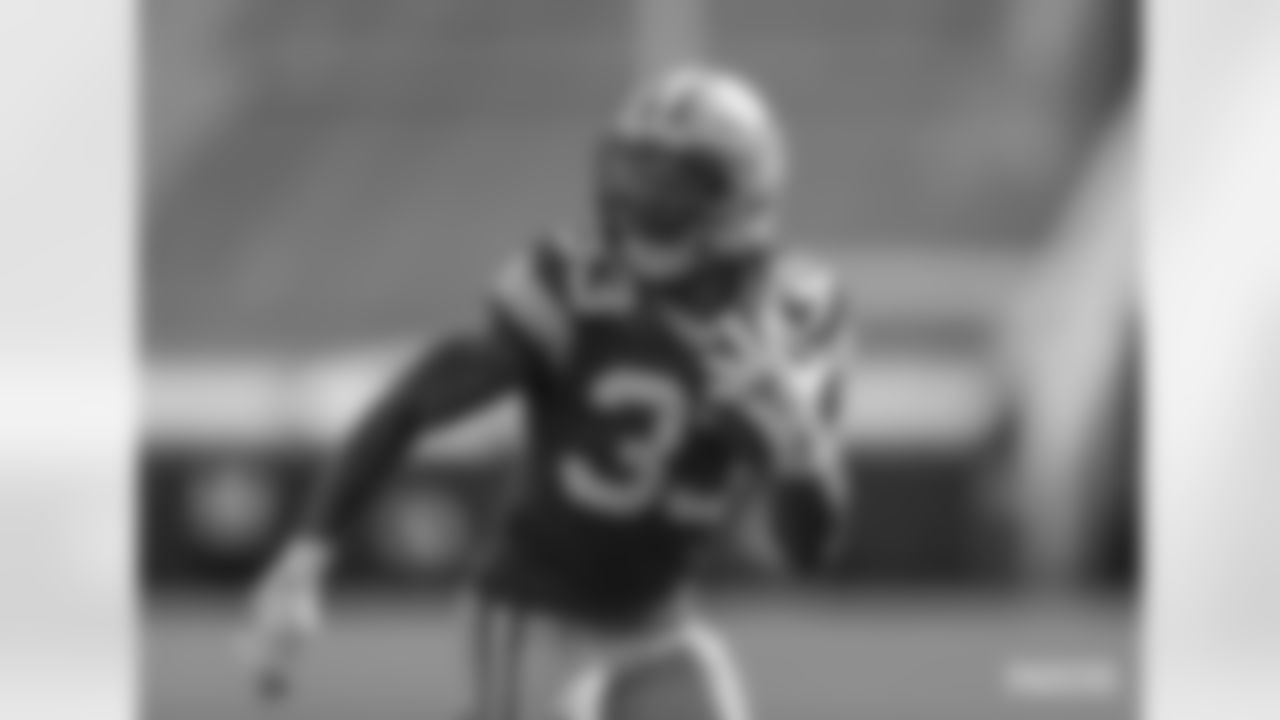 RB Aaron Jones