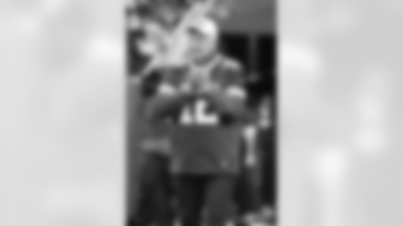 QB Zeke Bratkowski (1963-68, 71)