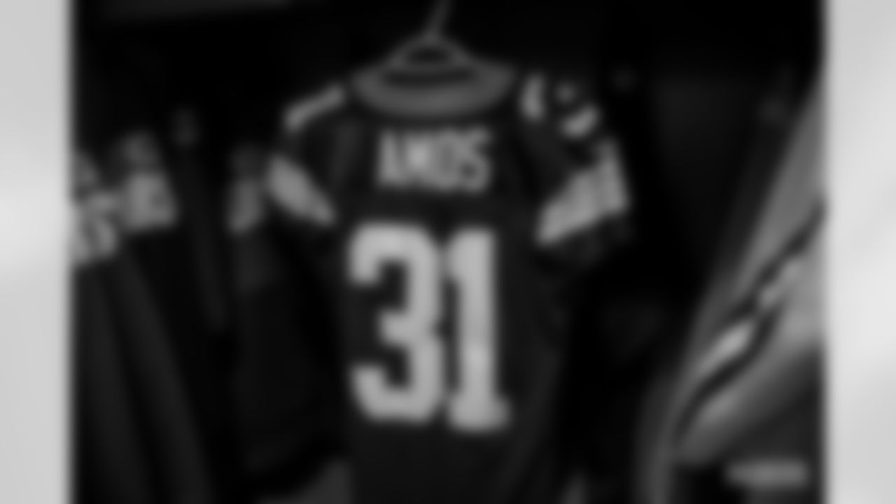 201206-eagles-locker-room-19
