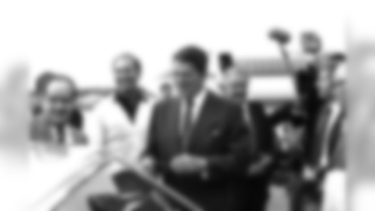 Ronald Reagan & Head Coach Bart Starr (1980)