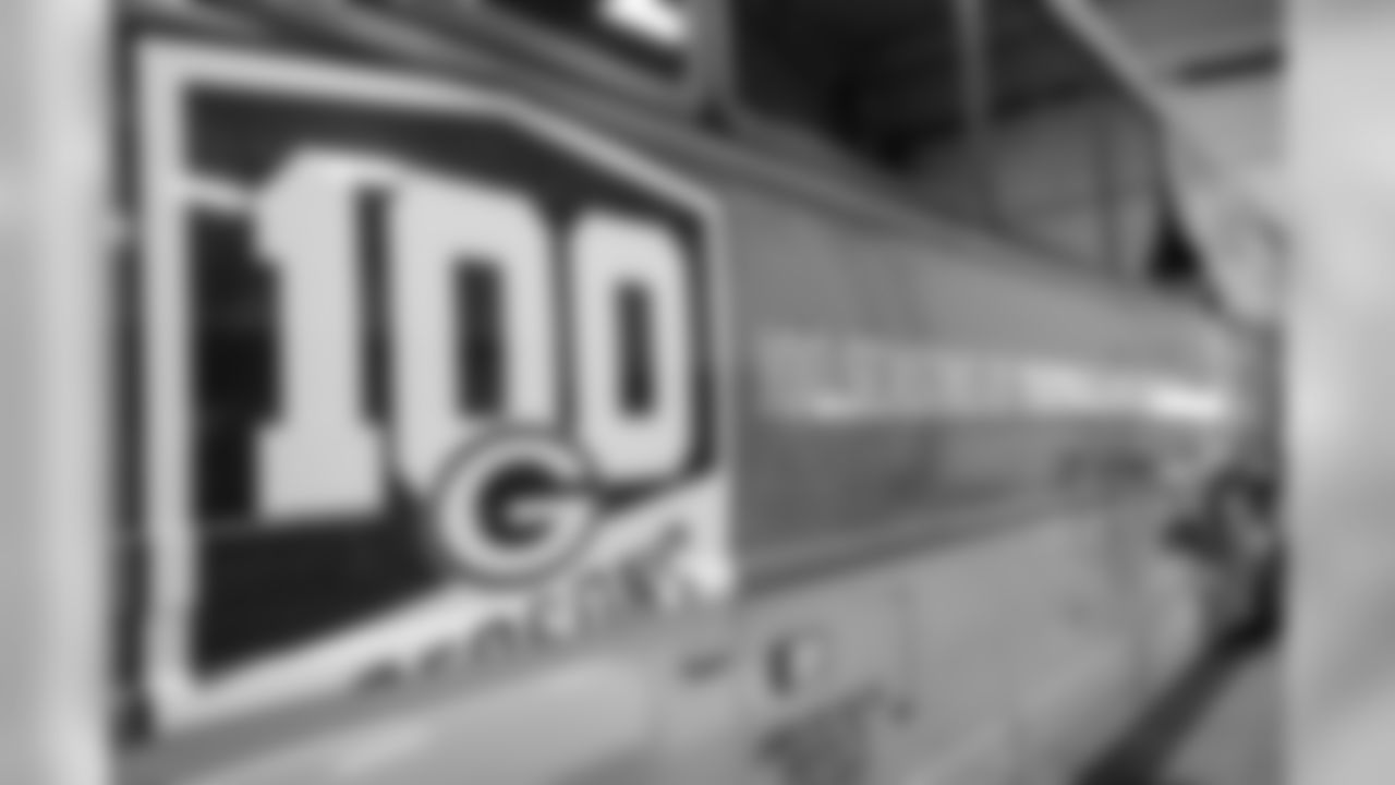 190408-tailgate-tour-bus-wrap-05