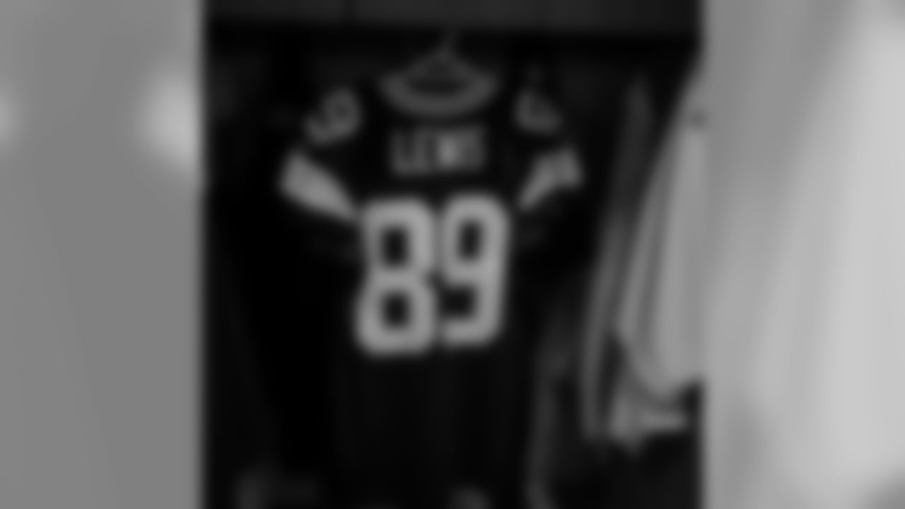 180816-packers-steelers-locker-bobber-15