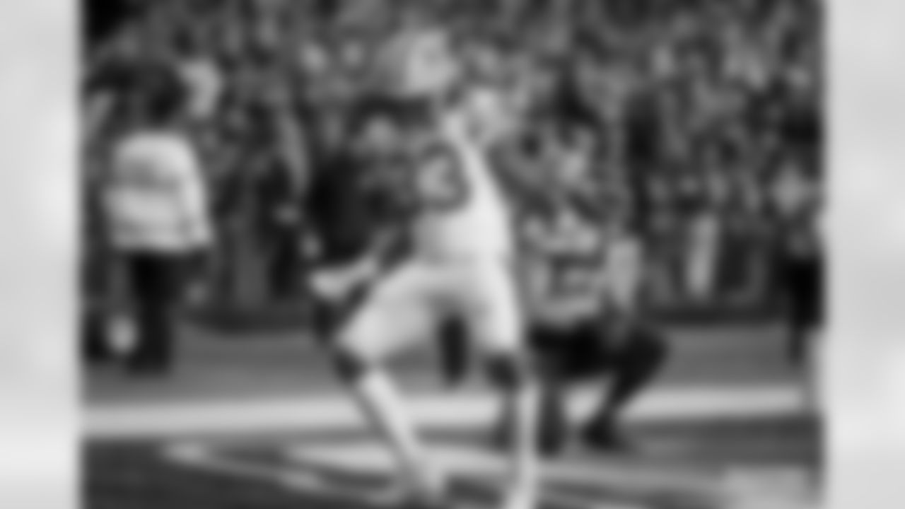 RB Aaron Jones