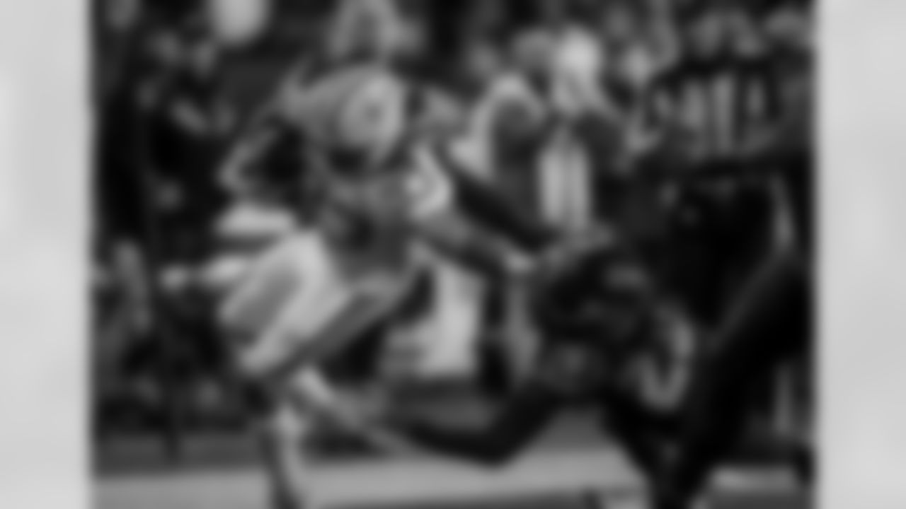 RB Aaron Jones