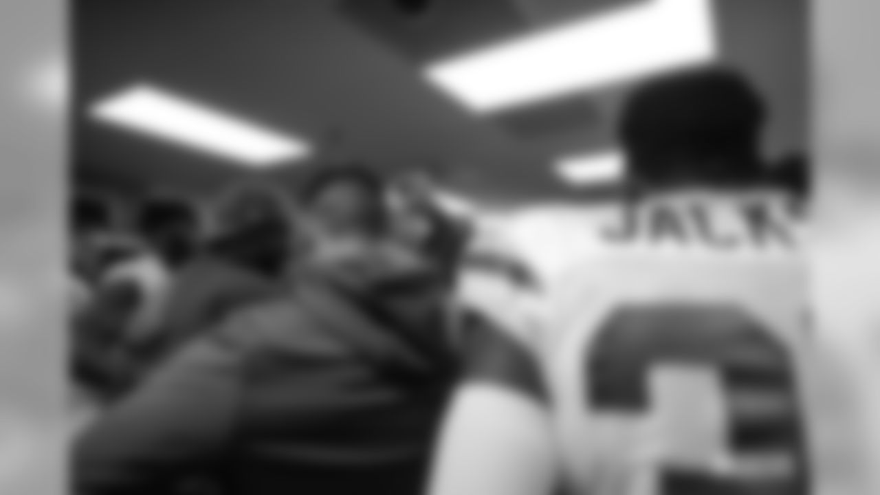 191028-locker-room-pass-20