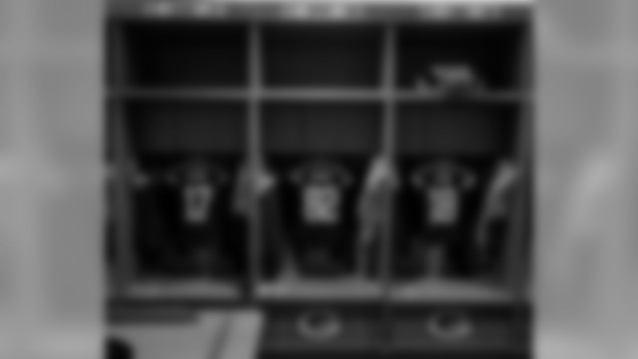 181015-packers-locker-room-bobber-3