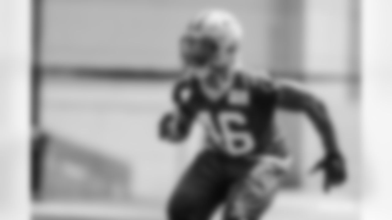 LB De'Jon Harris