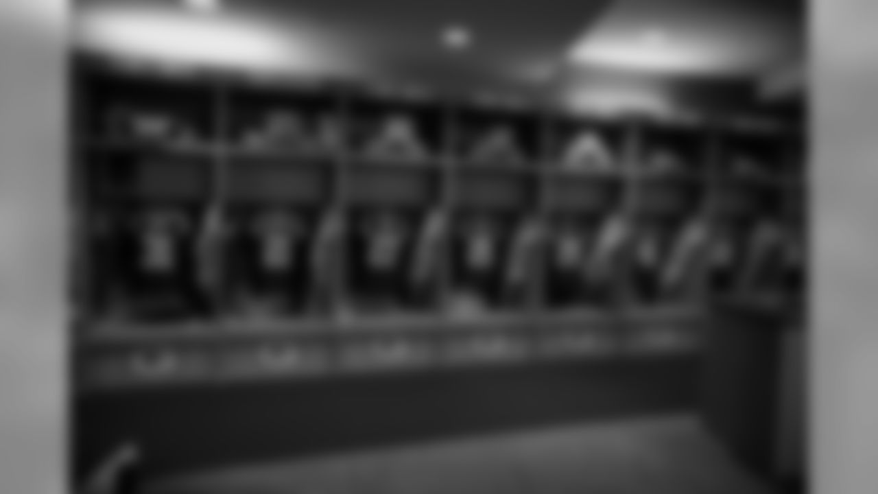 180816-packers-steelers-locker-bobber-18