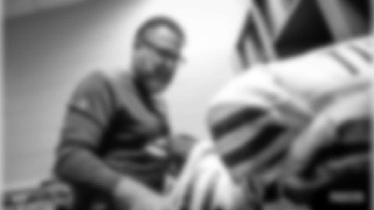191201-packers-locker-room-bobber-WM-32