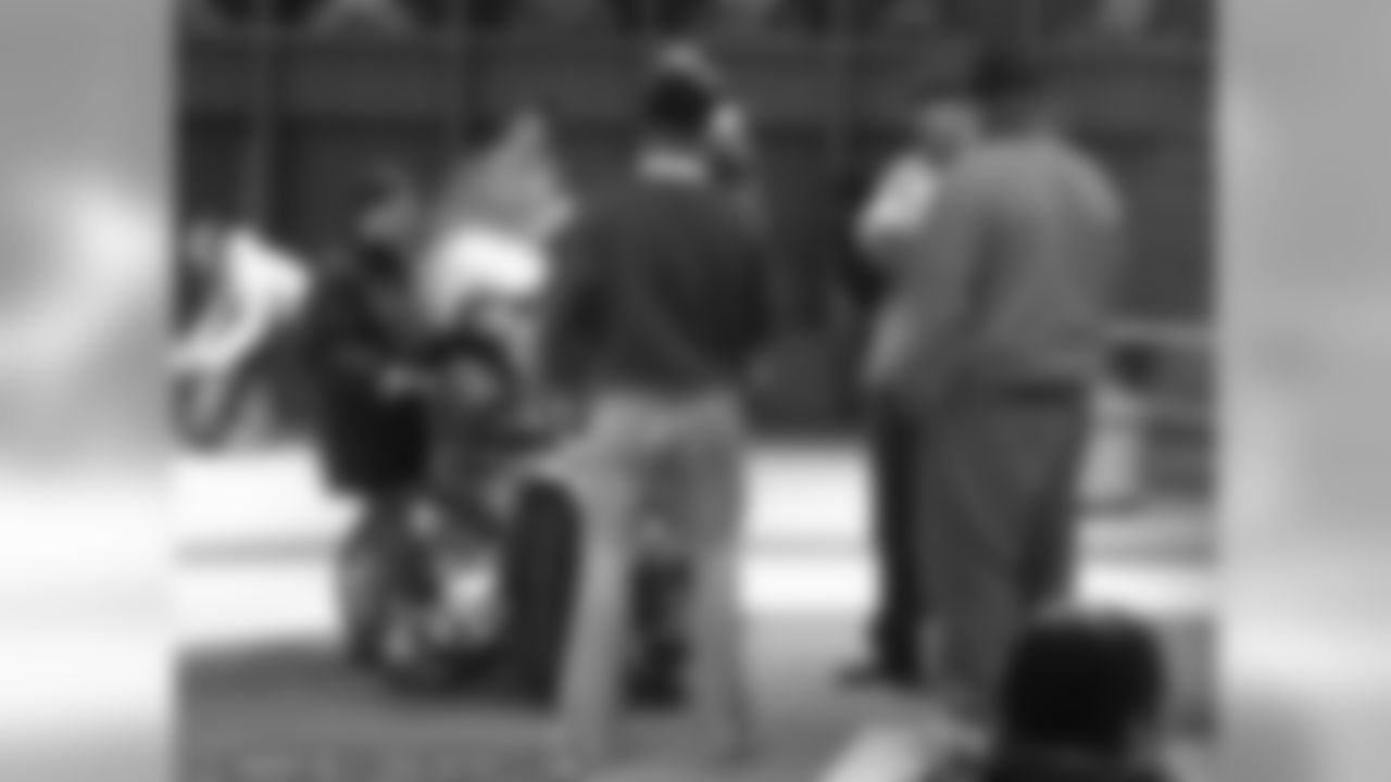 Tauscher Welcomes A 'Circle Of Friends' To Lambeau Field