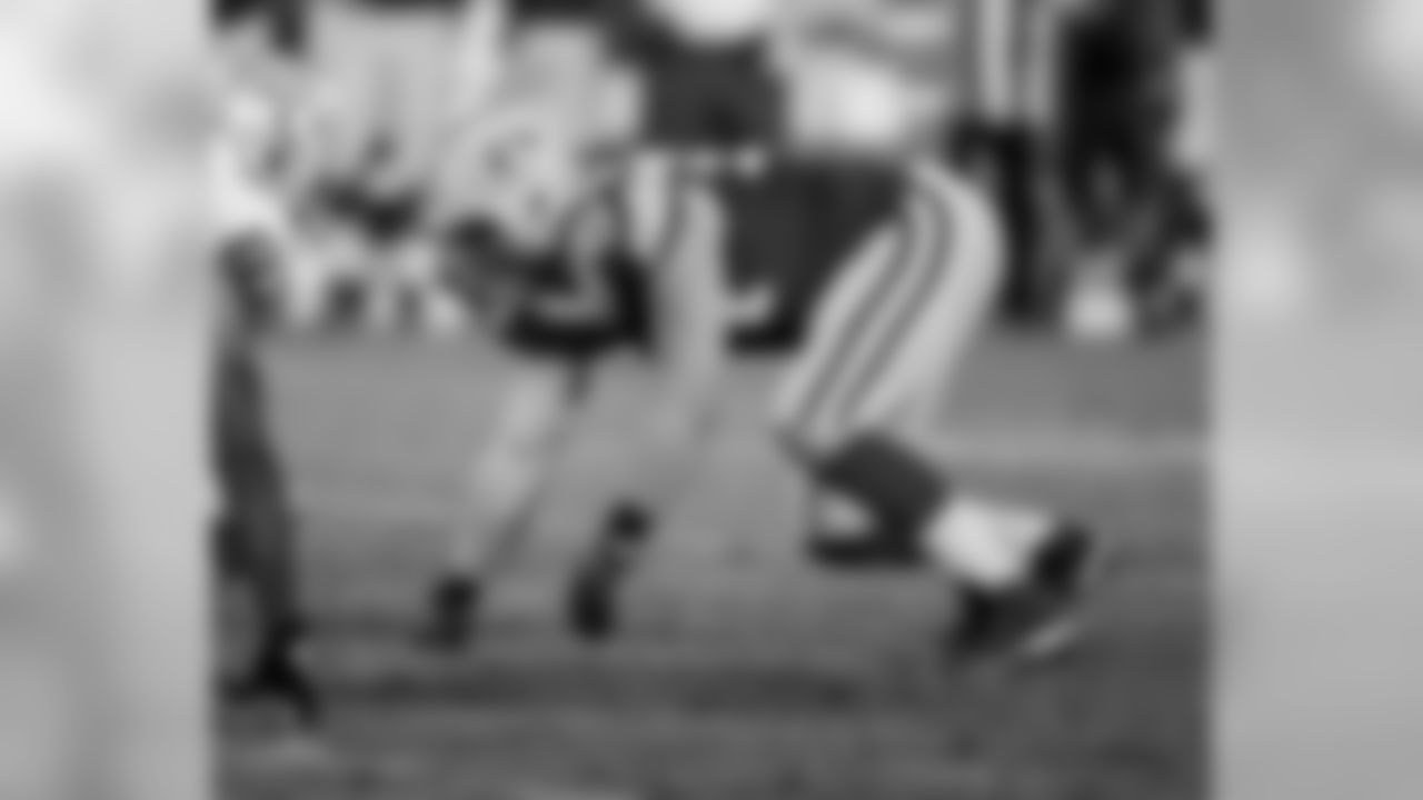 94 — DE Dean Lowry