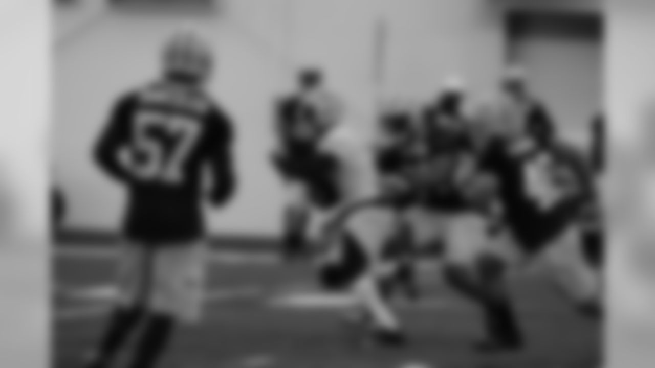 LB Tavarus Dantzler (#57), LB Uona Kaveinga (#40)