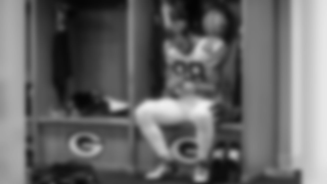 191014-locker-room-pass-14