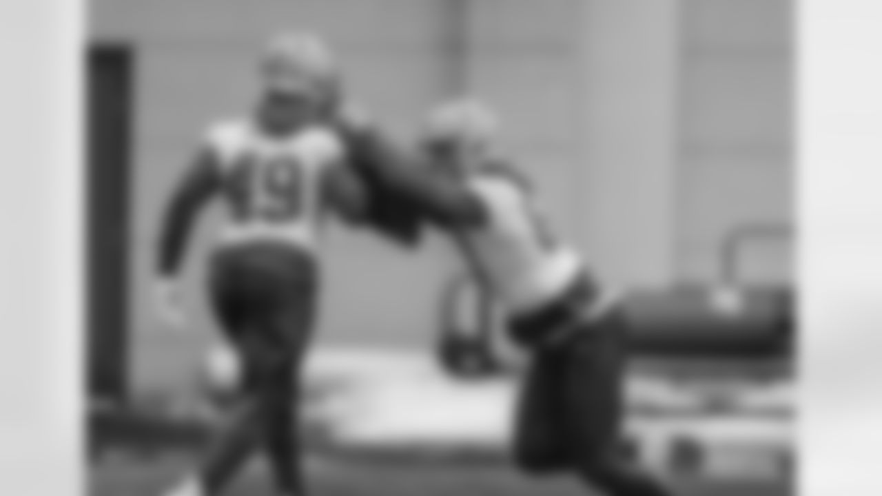 Tight ends Dominique Dafney and Jace Sternberger