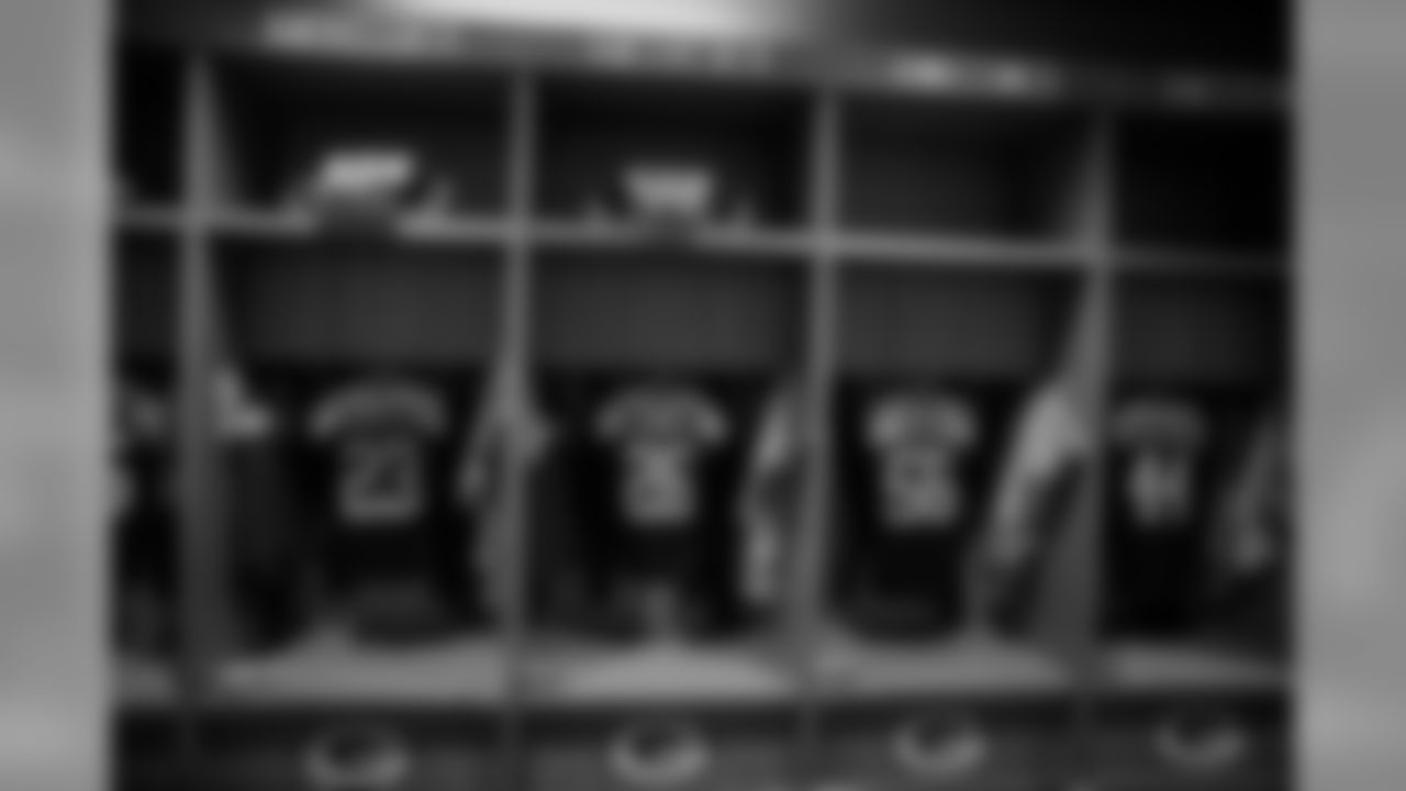 180930-packers-locker-room-bobber-14