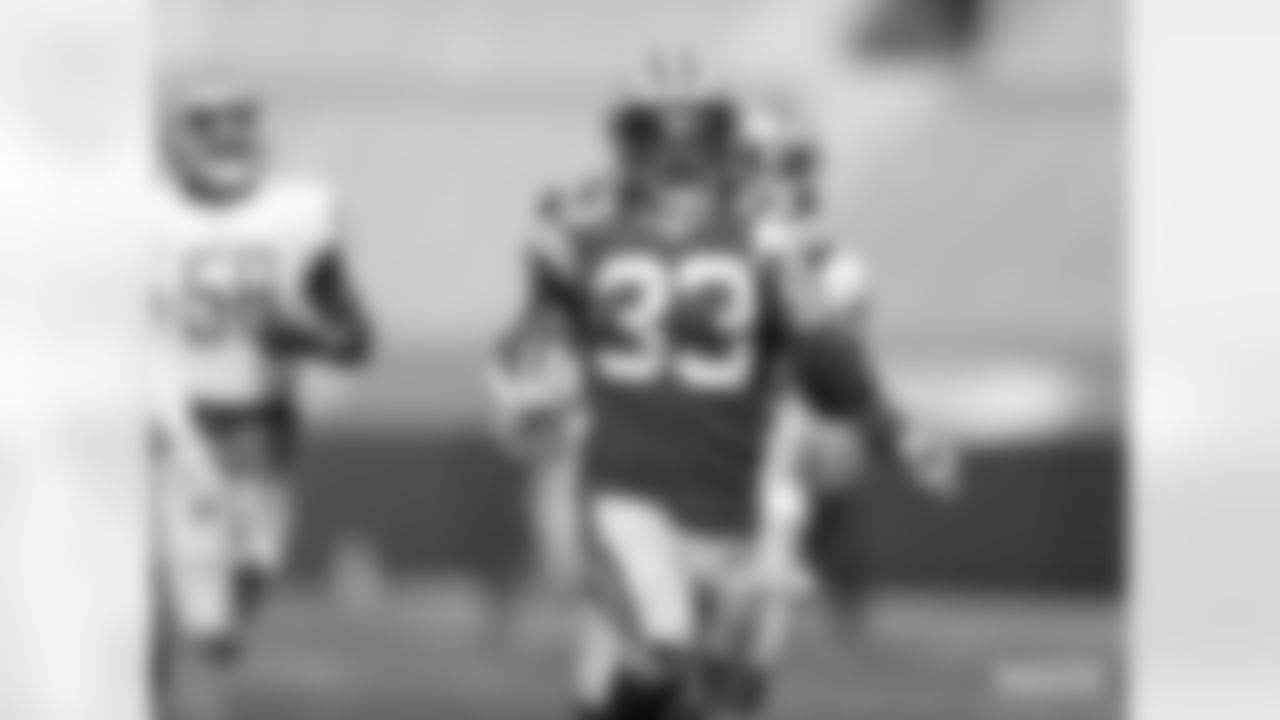 RB Aaron Jones