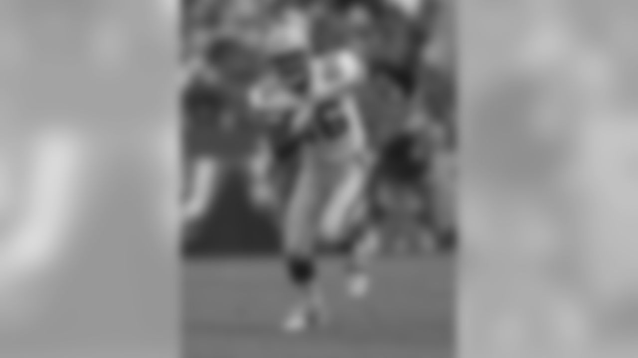 Green Bay Packers wide receiver Antonio Freeman runs a pass pattern against the San Francisco 49ers.