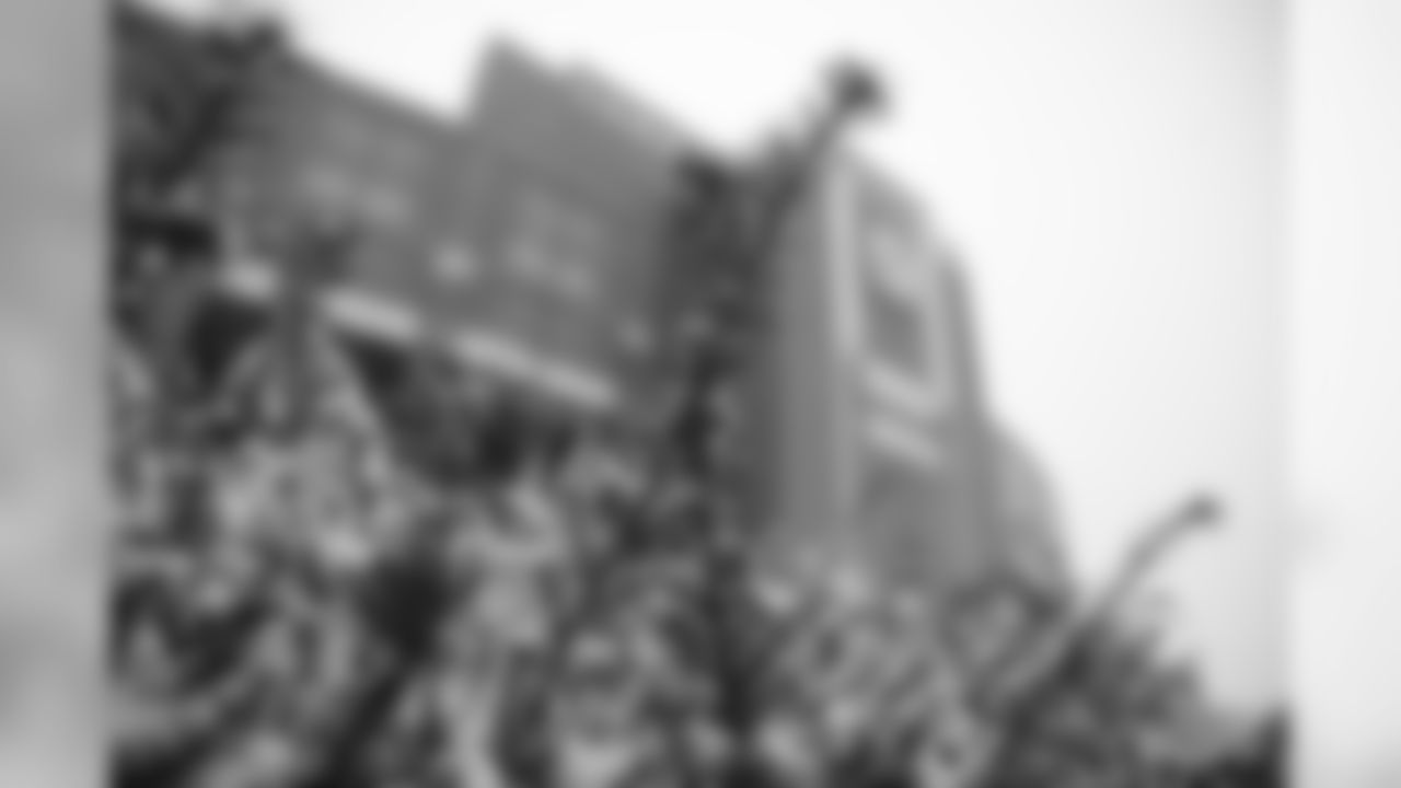 191106-snowfall-at-lambeau-5
