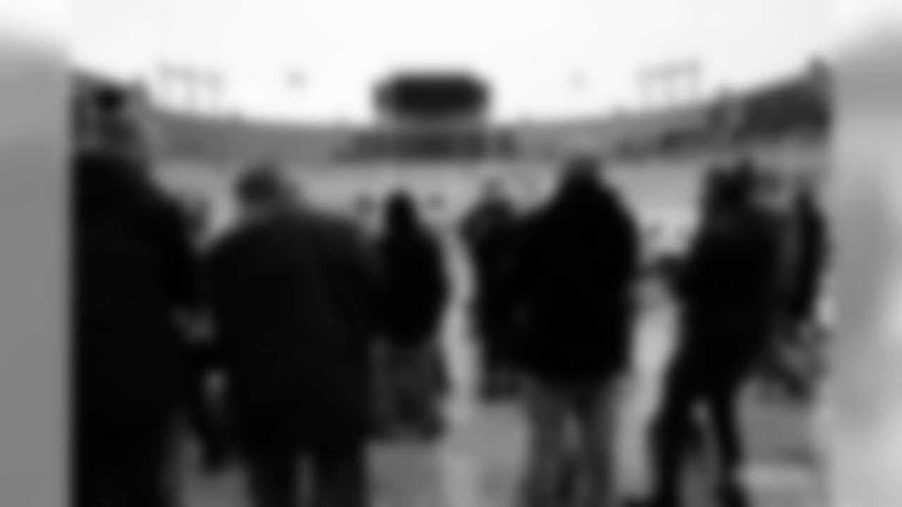 191204-fans-shovel-13