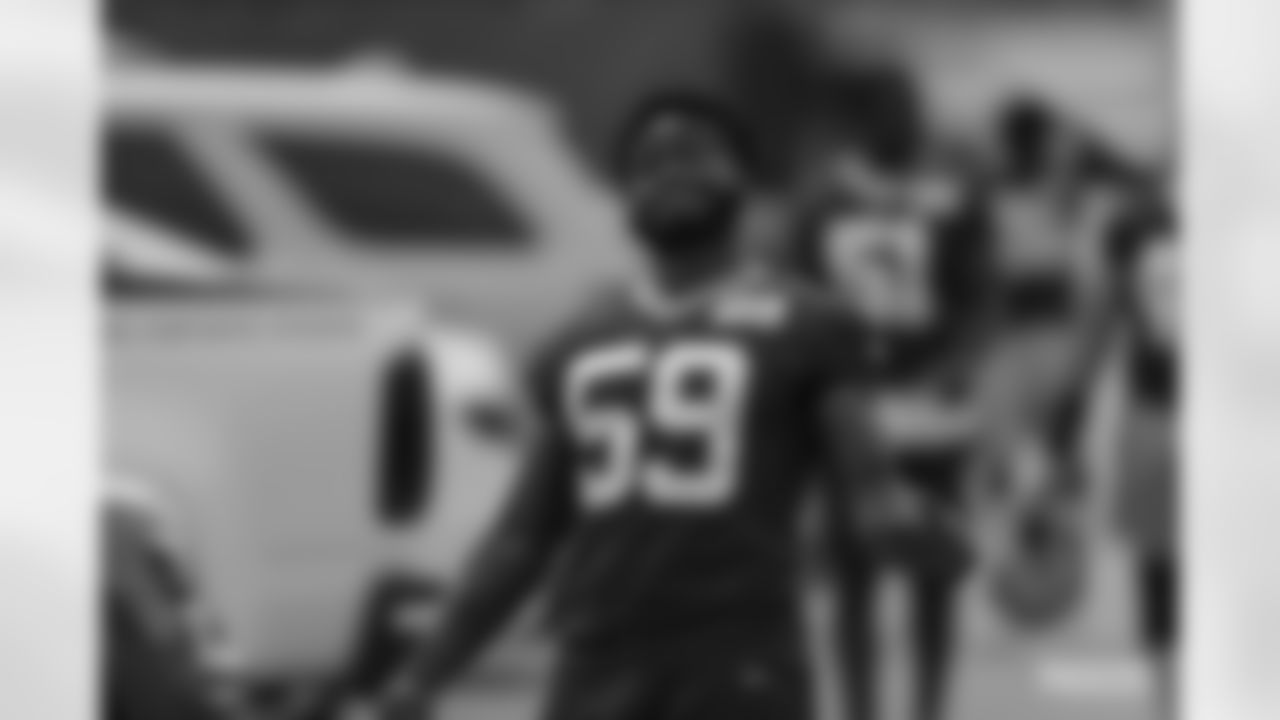 LB De'Jon Harris