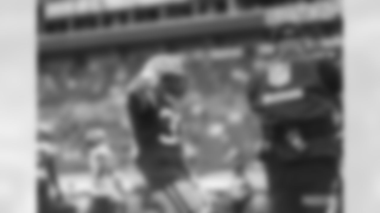 RB Aaron Jones