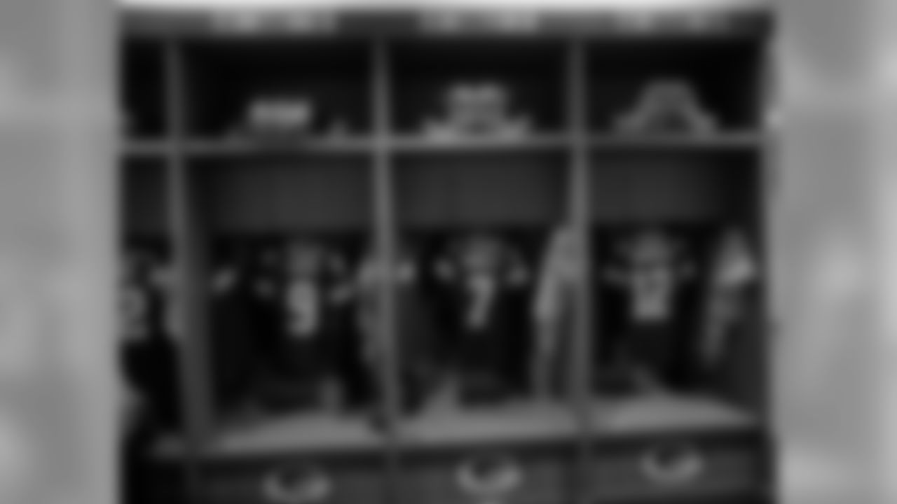180809-packers-locker-room-bobber-10