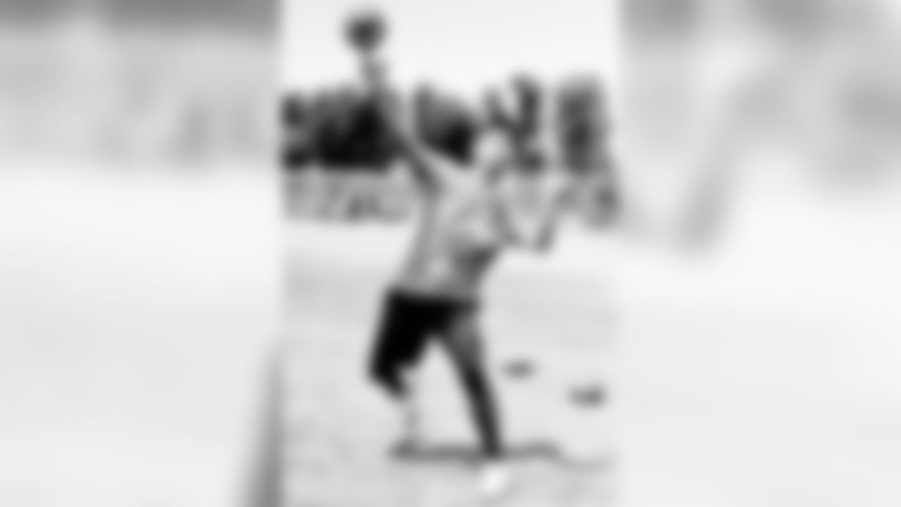 180619-marcedes-lewis-football-camp-30