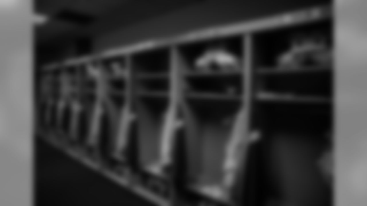 181028-packers-locker-room-coliseum-bobber-13