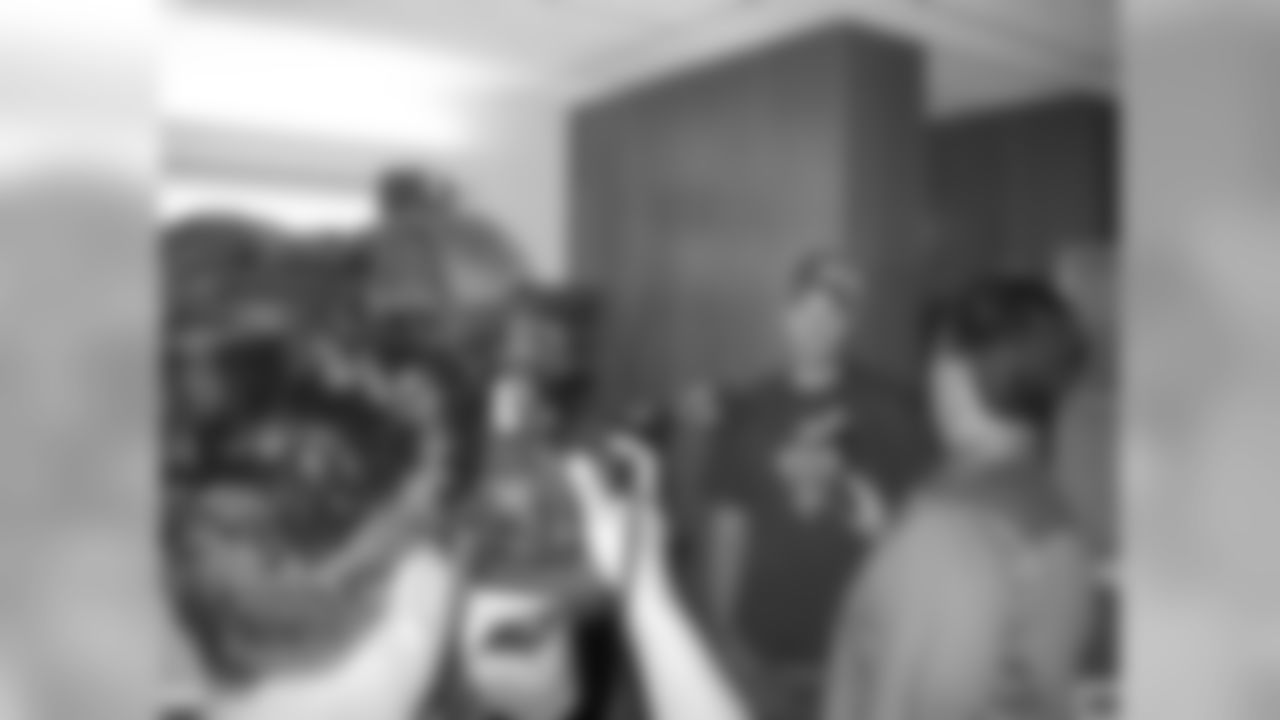 100729-playerarrive