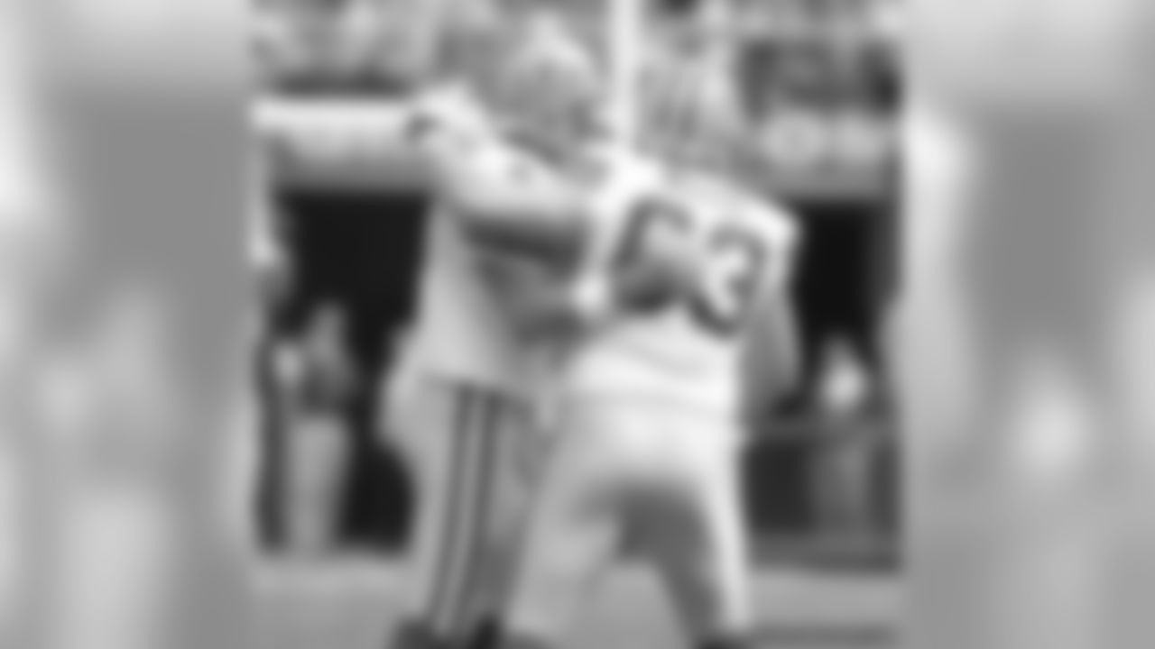 Brett Favre and Scott Wells