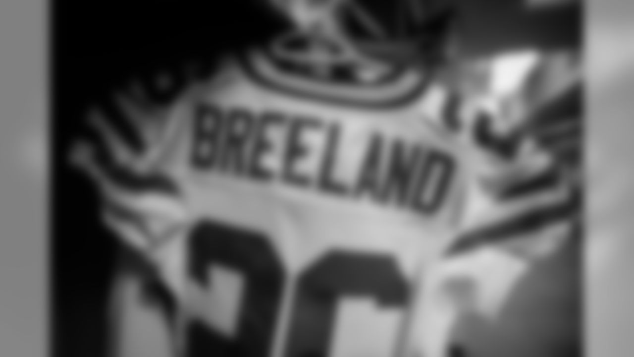 181007-locker-room-ford-field-bobber-8