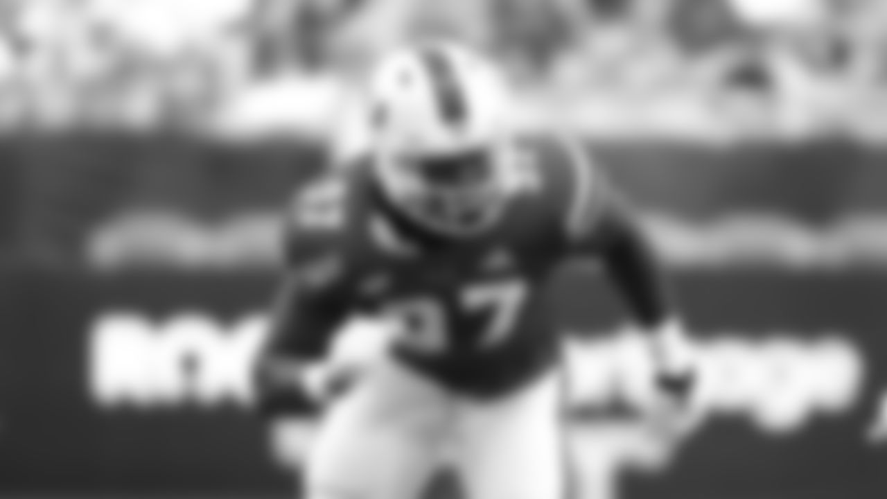 LB Jonathan Garvin