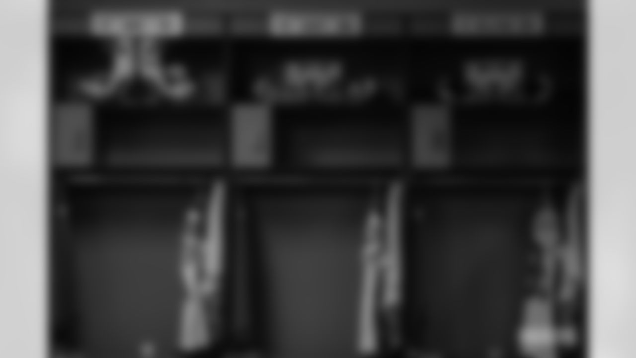 210926-locker-room-gallery-256020