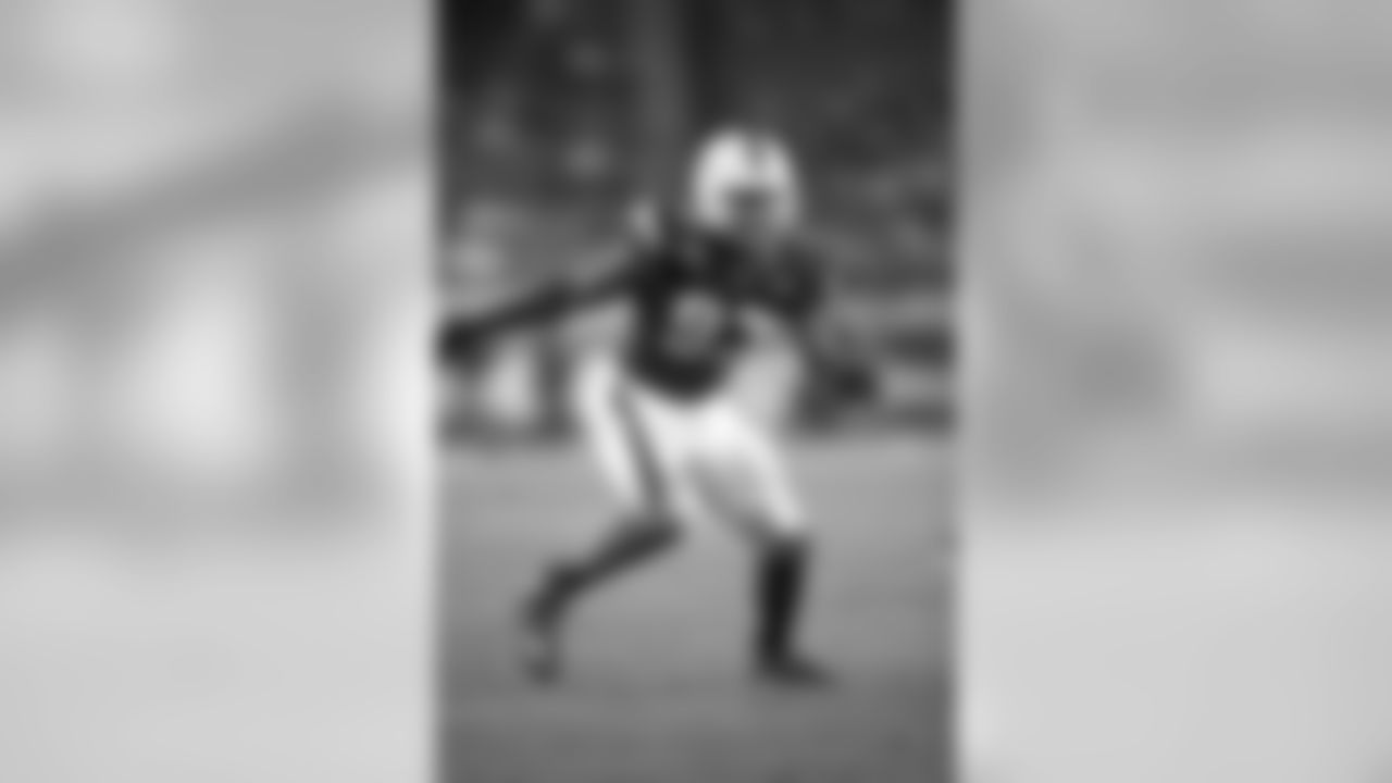 LB Jonathan Garvin