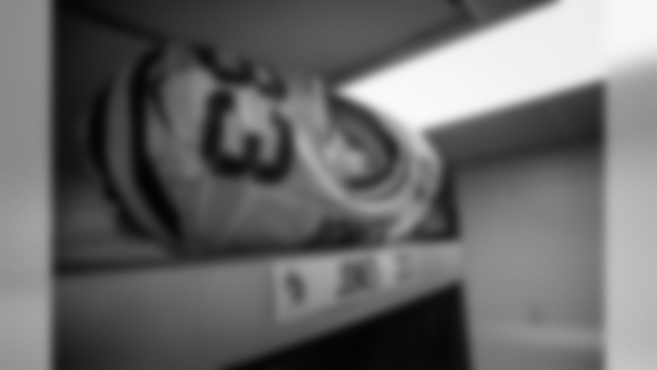 180830-packers-locker-room-KC-bobber-3