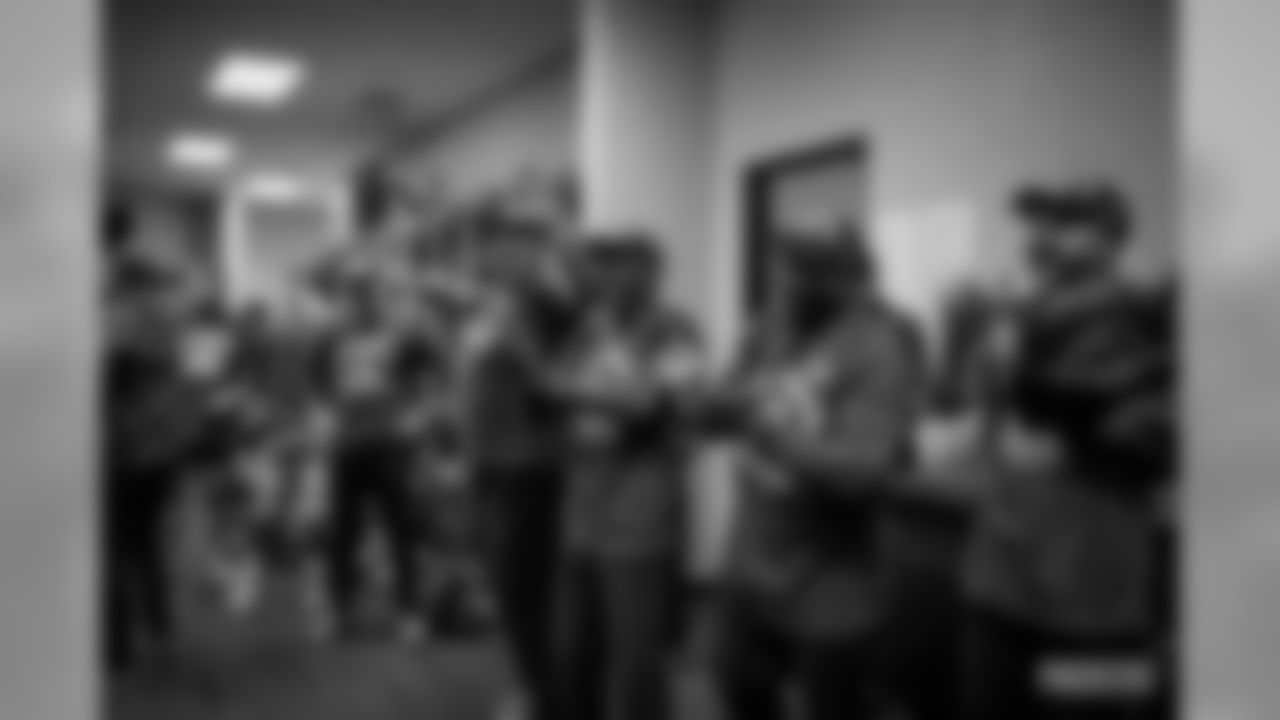 191224-locker-room-pass-6