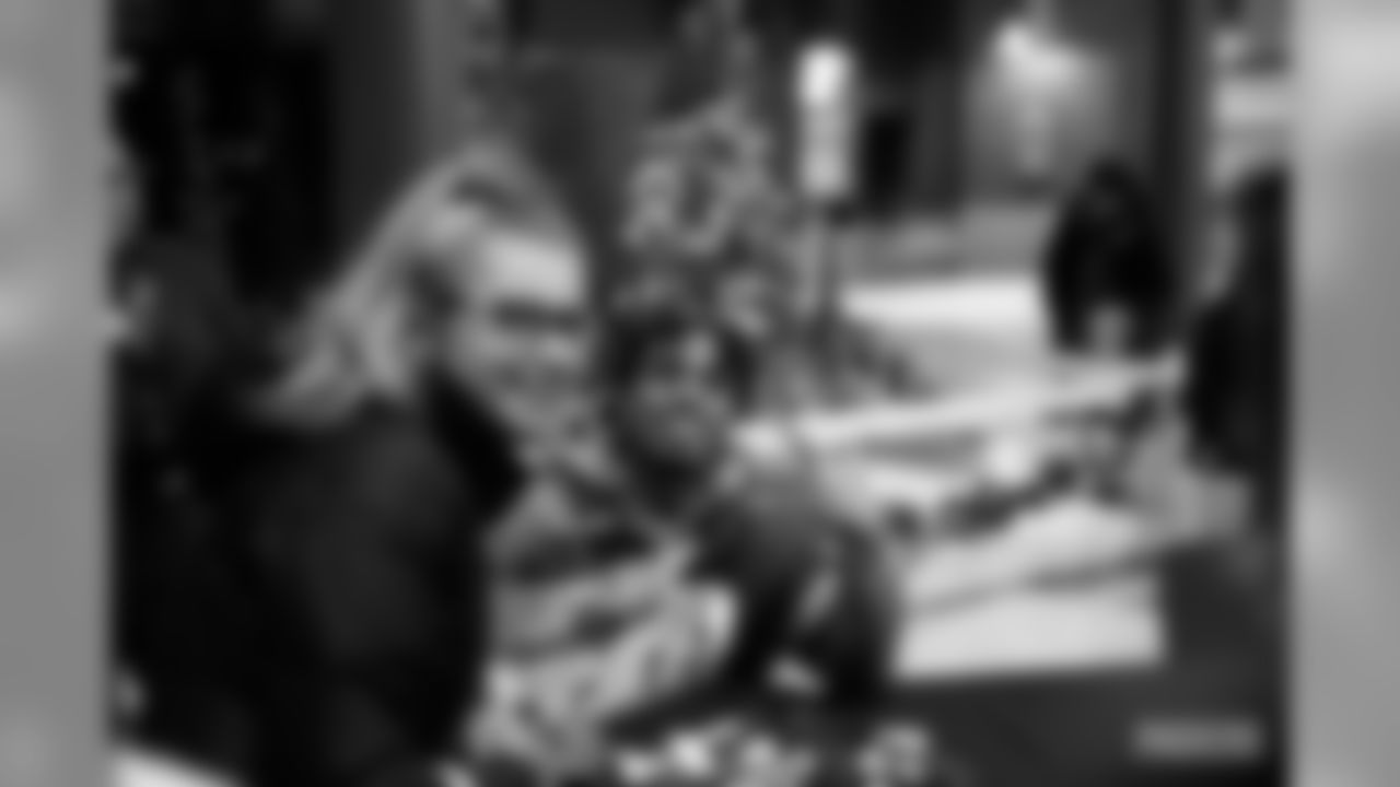 191202-salvation-army-signing-7