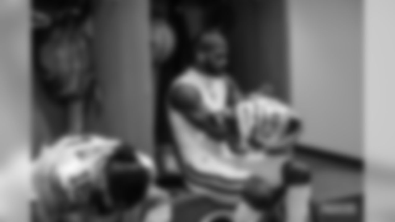 191014-locker-room-pass-15